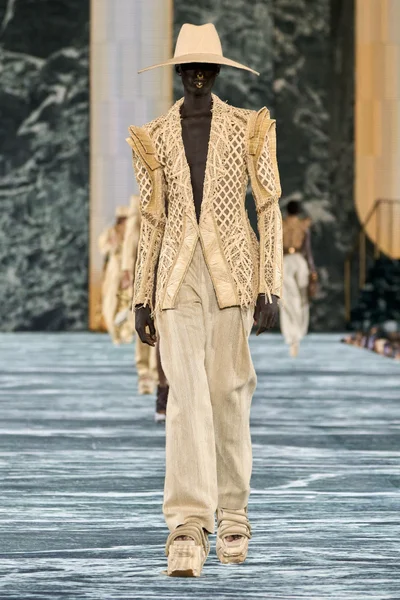 Look 5
